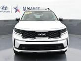 Thumbnail of 2022 Glacial White Pearl Kia Sorento