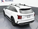 Thumbnail of 2022 Glacial White Pearl Kia Sorento