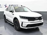 Thumbnail of 2022 Glacial White Pearl Kia Sorento