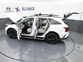 Thumbnail of 2022 Glacial White Pearl Kia Sorento