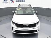 Thumbnail of 2022 Glacial White Pearl Kia Sorento
