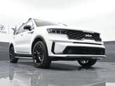 Thumbnail of 2022 Glacial White Pearl Kia Sorento