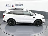 Thumbnail of 2022 Glacial White Pearl Kia Sorento