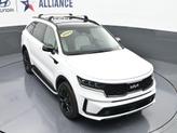 Thumbnail of 2022 Glacial White Pearl Kia Sorento