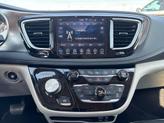 Thumbnail of 2018 Billet Silver Metallic Clearcoat Chrysler Pacifica
