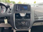 Thumbnail of 2016 Granite Crystal Metallic Clearcoat Chrysler Town & Country