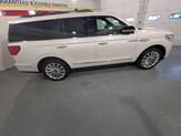 Thumbnail of 2018 White Platinum Metallic Tri-Coat Lincoln Navigator