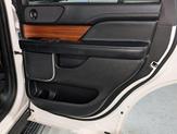 Thumbnail of 2018 White Platinum Metallic Tri-Coat Lincoln Navigator