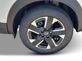 Thumbnail of 2025 White Nissan Kicks