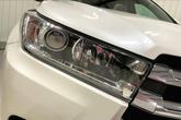 Thumbnail of 2019 Blizzard Pearl Toyota Highlander Hybrid
