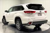 Thumbnail of 2019 Blizzard Pearl Toyota Highlander Hybrid