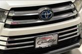 Thumbnail of 2019 Blizzard Pearl Toyota Highlander Hybrid