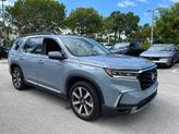 Photo of 2023 Gray Honda Pilot