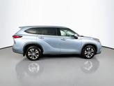 Thumbnail of 2022 Moon Dust Toyota Highlander