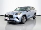 Thumbnail of 2022 Moon Dust Toyota Highlander