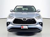 Thumbnail of 2022 Moon Dust Toyota Highlander