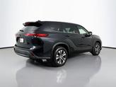 Thumbnail of 2022 Midnight Black Metallic Toyota Highlander