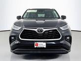 Thumbnail of 2022 Midnight Black Metallic Toyota Highlander