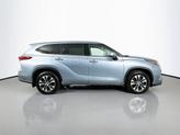Thumbnail of 2022 Moon Dust Toyota Highlander