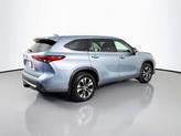 Thumbnail of 2022 Moon Dust Toyota Highlander