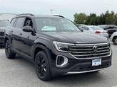 Photo of 2025 Deep Black Pearl Effect Volkswagen Atlas