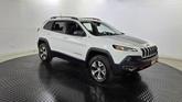 Photo of 2018 Bright White Clearcoat Jeep Cherokee