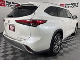 Thumbnail of 2020 Blizzard Pearl Toyota Highlander