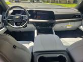 Thumbnail of 2025 Iridescent Pearl Tricoat Chevrolet Suburban