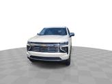 Thumbnail of 2025 Iridescent Pearl Tricoat Chevrolet Suburban