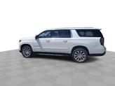 Thumbnail of 2025 Iridescent Pearl Tricoat Chevrolet Suburban