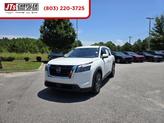 Photo of 2023 Glacier White Nissan Pathfinder