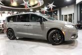 Photo of 2024 Ceramic Gray Clearcoat Chrysler Pacifica