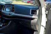 Thumbnail of 2019 Blizzard Pearl Toyota Highlander