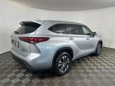 Thumbnail of 2022 Celestial Silver Metallic Toyota Highlander