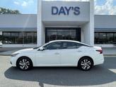 Thumbnail of 2022 Glacier White Nissan Altima