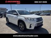 Photo of 2017 White Toyota Highlander