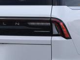 Thumbnail of 2025 Crystal White Metallic Clearcoat Lincoln Navigator