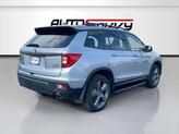 Thumbnail of 2021 Lunar Silver Metallic Honda Passport