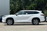 Thumbnail of 2025 Wind Chill Pearl Toyota Highlander