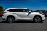 Thumbnail of 2020 Blizzard Pearl Toyota Highlander