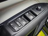 Thumbnail of 2022 Diamond Black Crystal Pearlcoat Jeep Compass