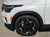Thumbnail of 2025 Snow White Pearl Kia Seltos