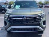 Thumbnail of 2025 Avocado Green Pearl Volkswagen Atlas