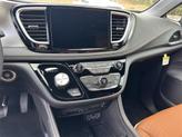 Thumbnail of 2025 Ceramic Gray Clearcoat Chrysler Pacifica