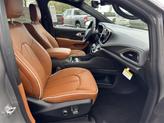 Thumbnail of 2025 Ceramic Gray Clearcoat Chrysler Pacifica