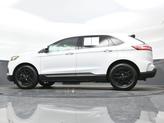 Thumbnail of 2022 Oxford White Ford Edge