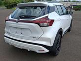 Thumbnail of 2024 Aspen White Tricoat Nissan Kicks