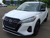 Thumbnail of 2024 Aspen White Tricoat Nissan Kicks