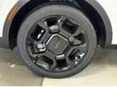 Thumbnail of 2025 Glacial White Pearl Kia Sorento