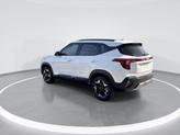 Thumbnail of 2025 Snow White Pearl Kia Seltos